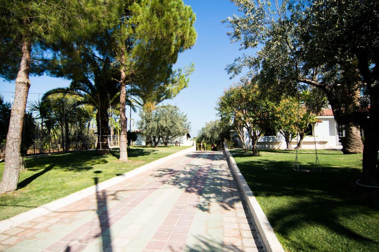 Country Villa Peloponnese With Tennis Court And Pool Zevgolateíon Exterior foto