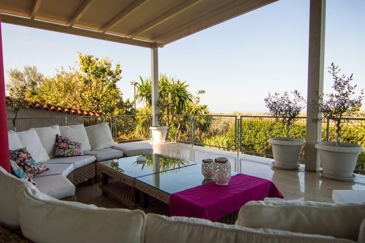 Country Villa Peloponnese With Tennis Court And Pool Zevgolateíon Exterior foto